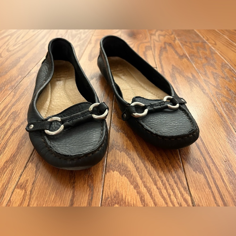 Good condition J.crew tumbled pebbled leather moccasins loafers. black. size 7.